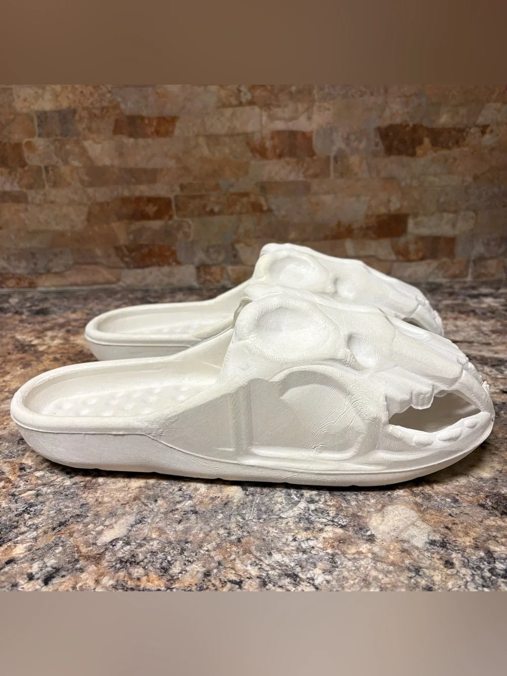 Kito Wares Fossil-X Sabertooth Slides Size 12